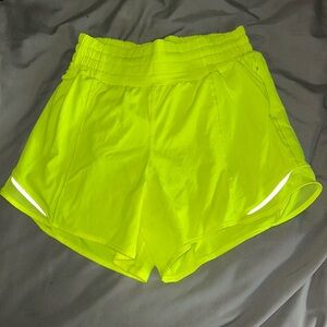 Never worn Lululemon neon hotty hot shorts 4”